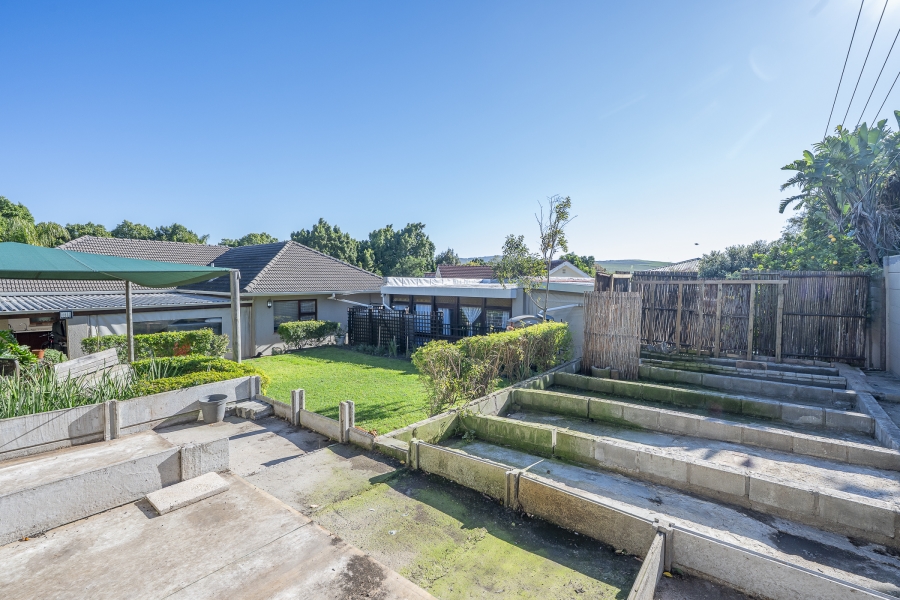 5 Bedroom Property for Sale in Kenridge Western Cape